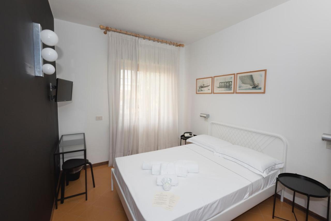Mami Sabaudia Hotel מראה חיצוני תמונה