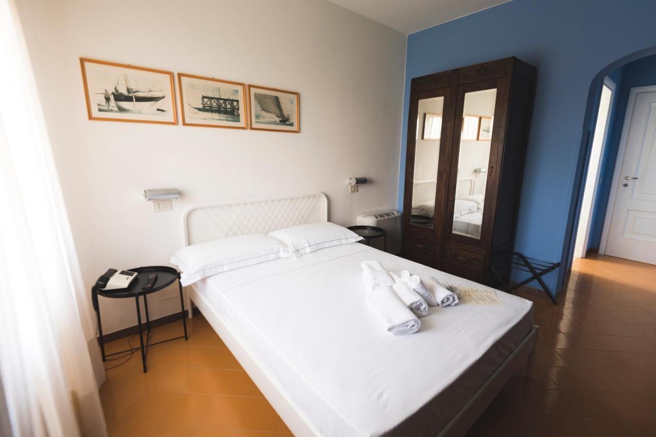 Mami Sabaudia Hotel מראה חיצוני תמונה