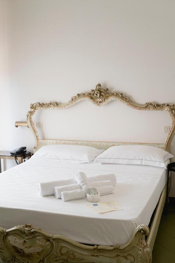 Mami Sabaudia Hotel מראה חיצוני תמונה
