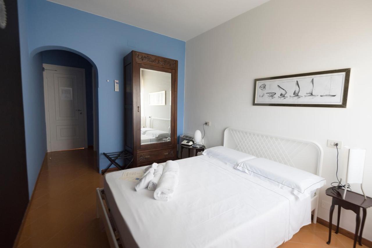 Mami Sabaudia Hotel מראה חיצוני תמונה