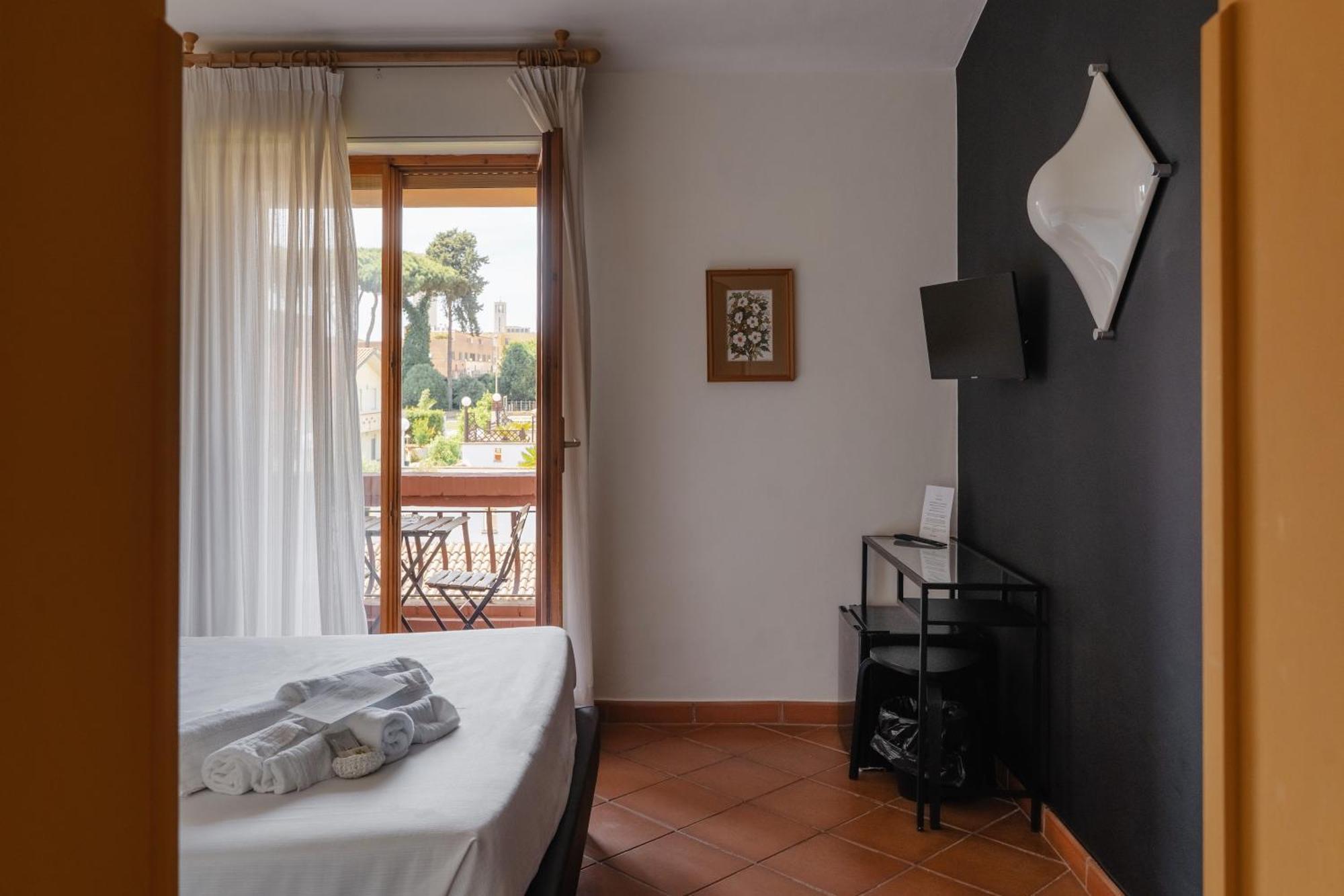 Mami Sabaudia Hotel מראה חיצוני תמונה