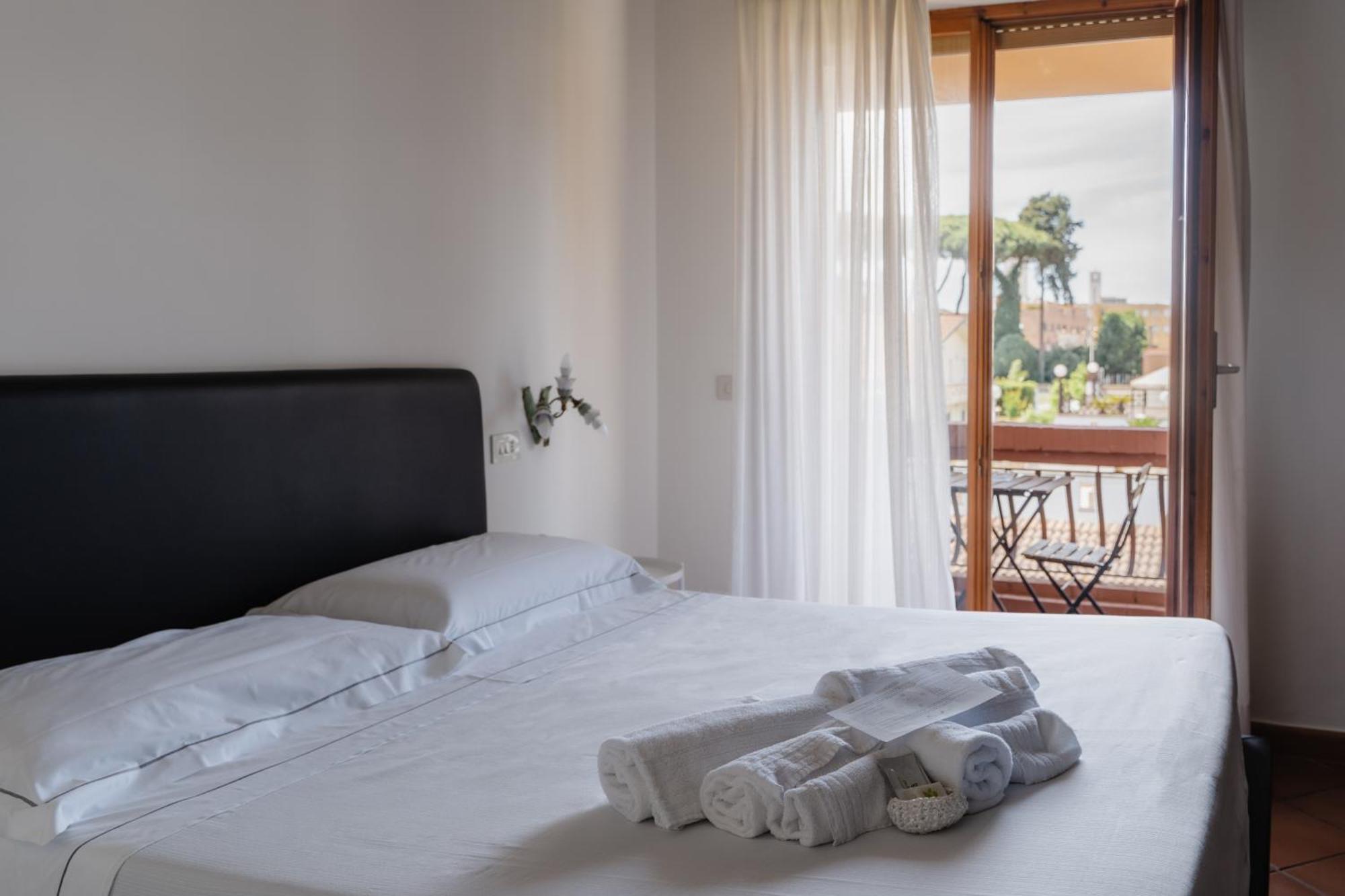 Mami Sabaudia Hotel מראה חיצוני תמונה