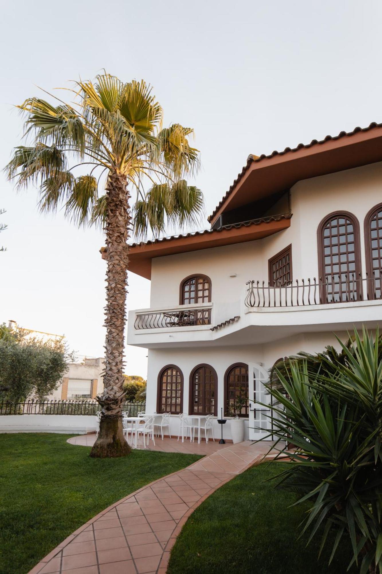 Mami Sabaudia Hotel מראה חיצוני תמונה