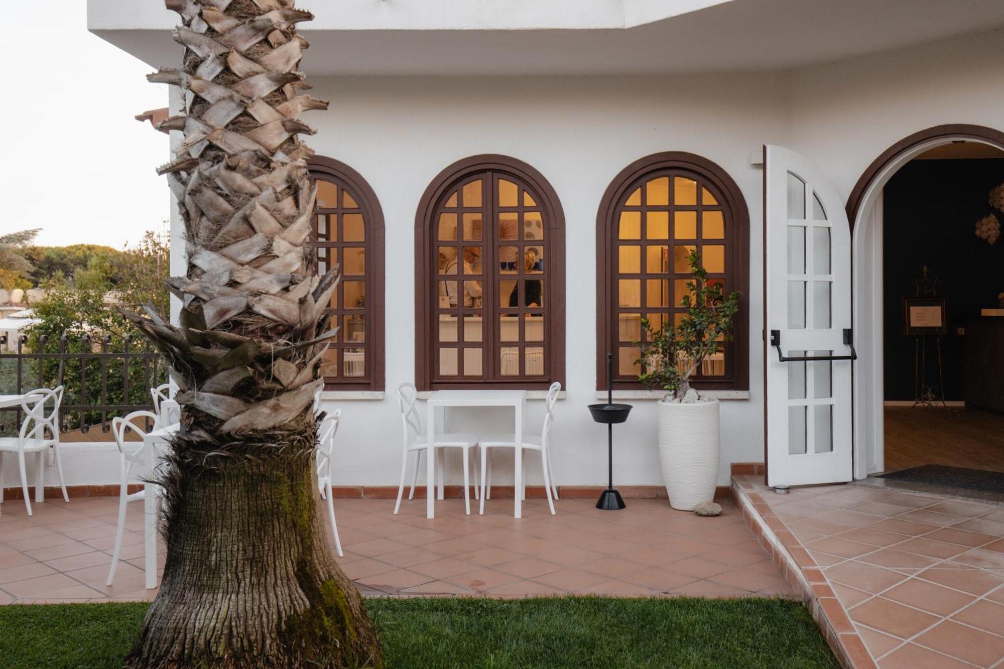 Mami Sabaudia Hotel מראה חיצוני תמונה
